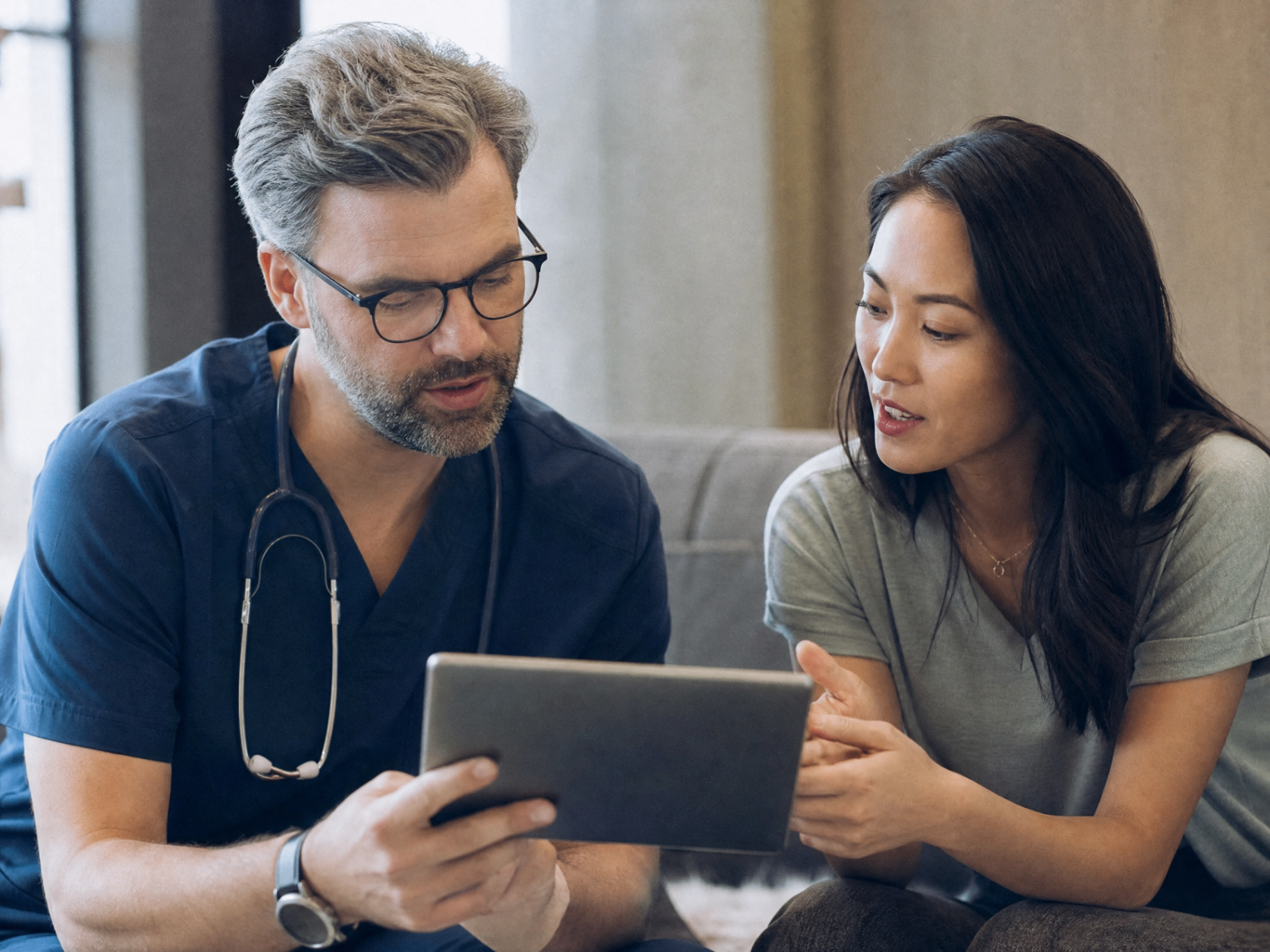 Supervising doctor in conversation